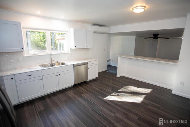 Building Photo - 32 Heston Ave
