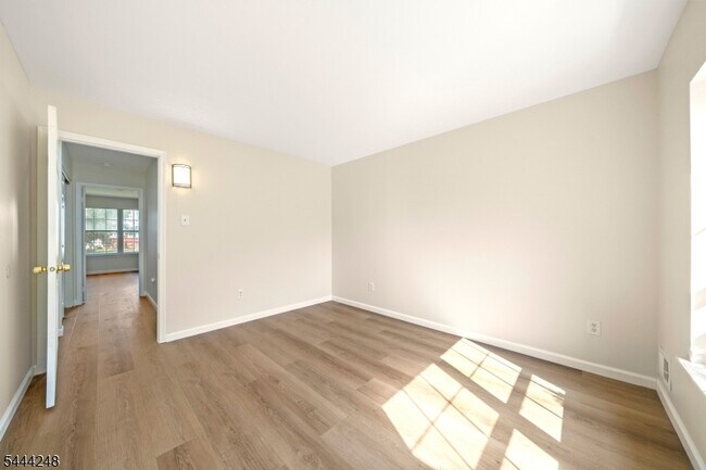 Building Photo - 123 Harrow Dr