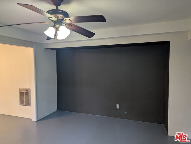 Building Photo - 1323 N Olive Dr
