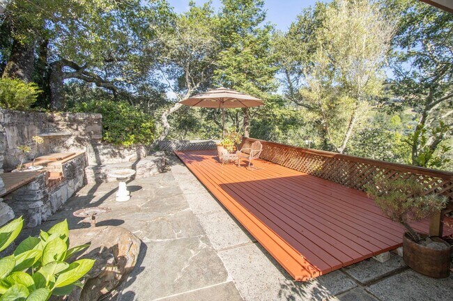 Building Photo - Gated 4bd/3ba Kentfield Home