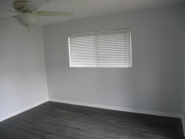 Building Photo - 1154 W Camino Real