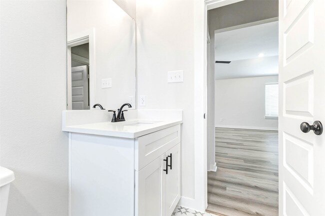 Building Photo - 6422 Pomona Ct