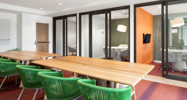 Building Photo - 125 Guest St