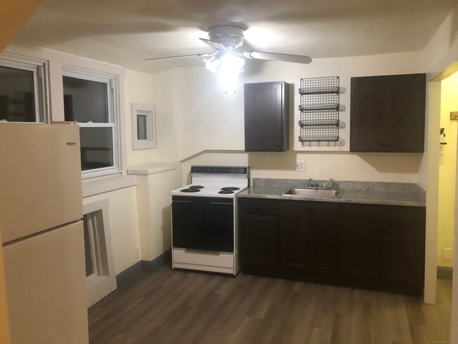 Building Photo - 7 Tolland Turnpike