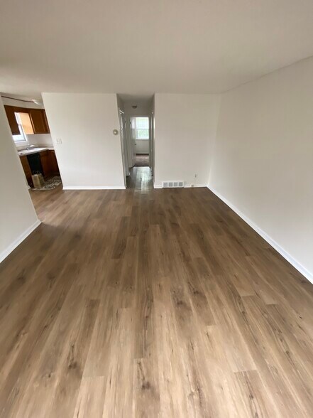Building Photo - 637 Willow Way