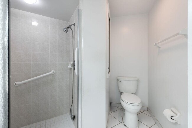 Building Photo - 4246 SE Home Way