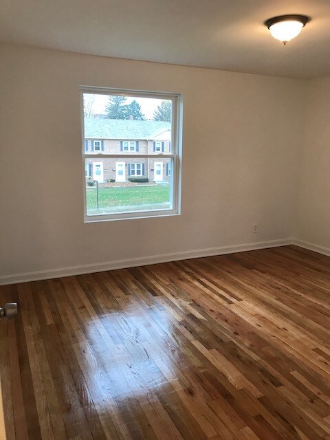 Master Bedroom - 59 S Pershing Ave