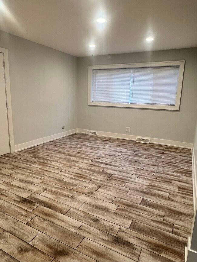 Building Photo - 3909 W Howard St