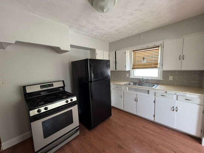 Building Photo - 1482 Dille Rd
