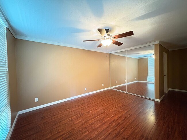 Building Photo - Modern Condo in Prime College Area Location