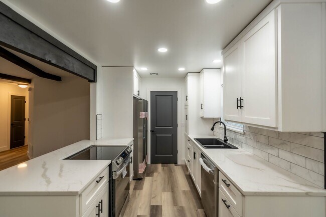 Building Photo - 3 Bed | 2 Bath | Broken Arrow