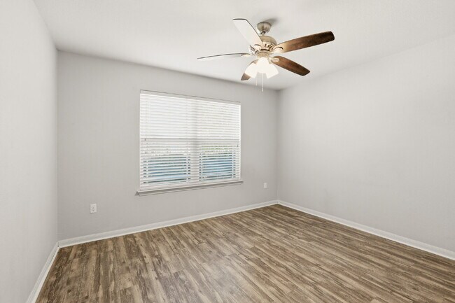 Building Photo - 4 Bed, No Carpet Home in Kyle, Available for Immediate Move-In