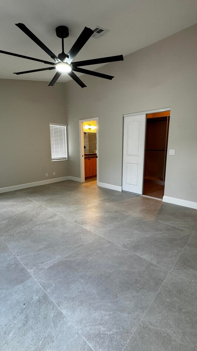 Building Photo - 11822 Island Lakes Ln