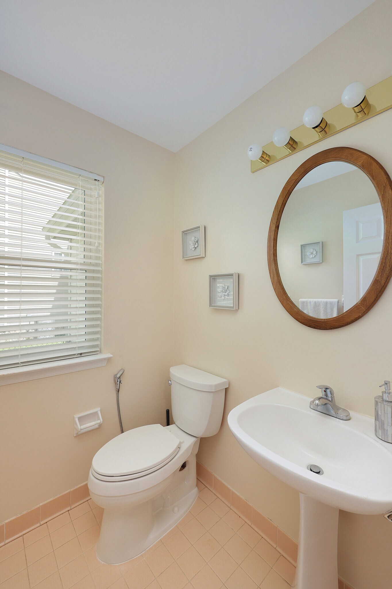 Building Photo - 160 Buttonwood Dr