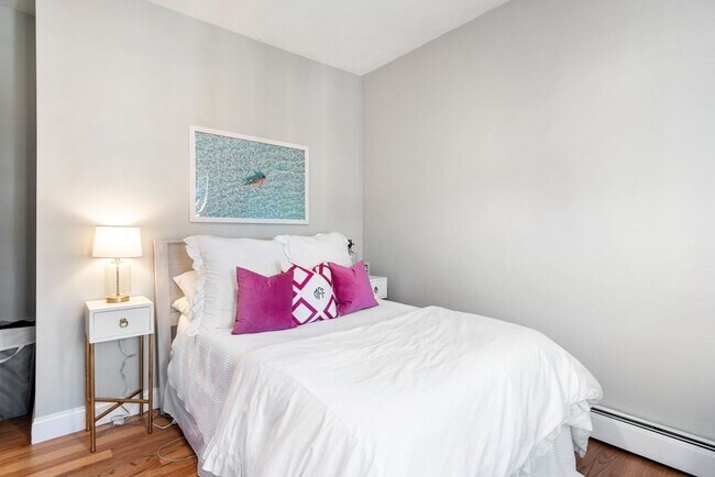 Building Photo - 473 E 5th St