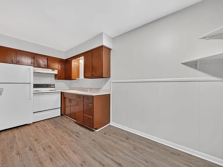 Building Photo - 151 E McHattie St