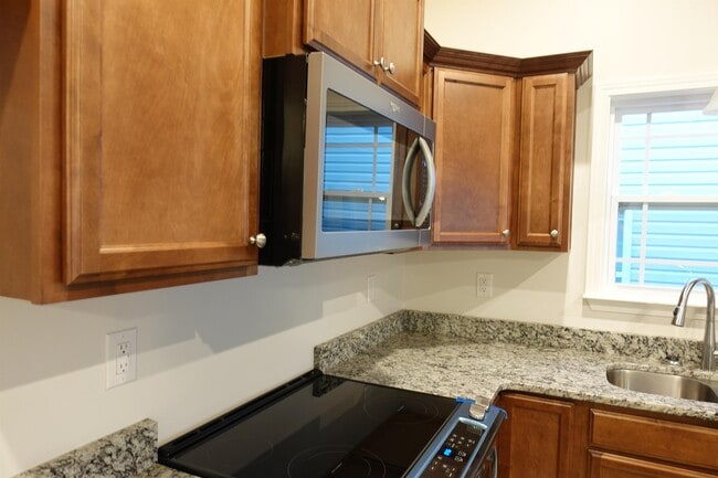 Building Photo - 755 Spartan Commodor Ln