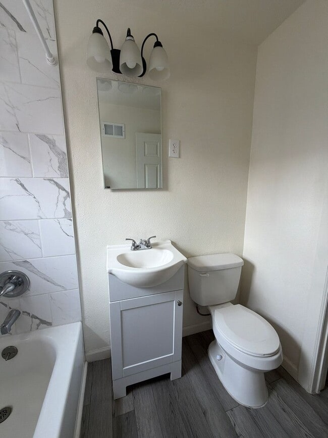 Building Photo - Freshly remodeled 3br 1ba, garage, LVP Flooring throughout.
