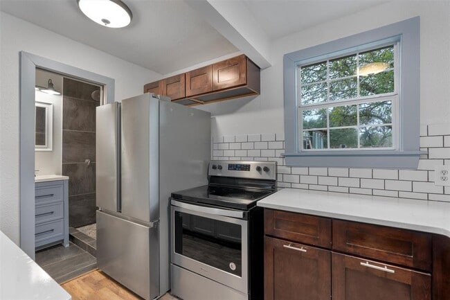 Building Photo - 1100 High Rd