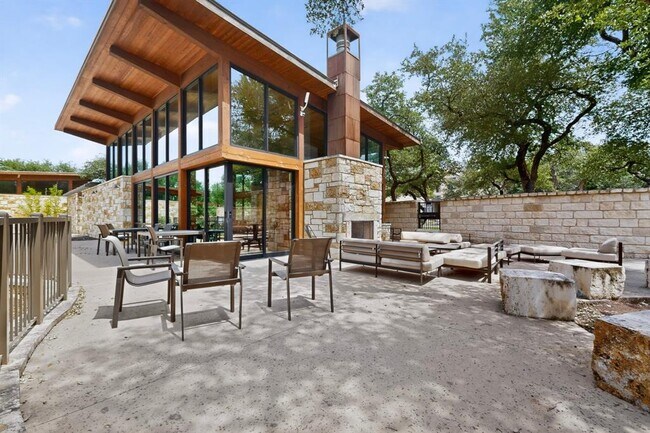 Building Photo - 13900 Tyburn Trail