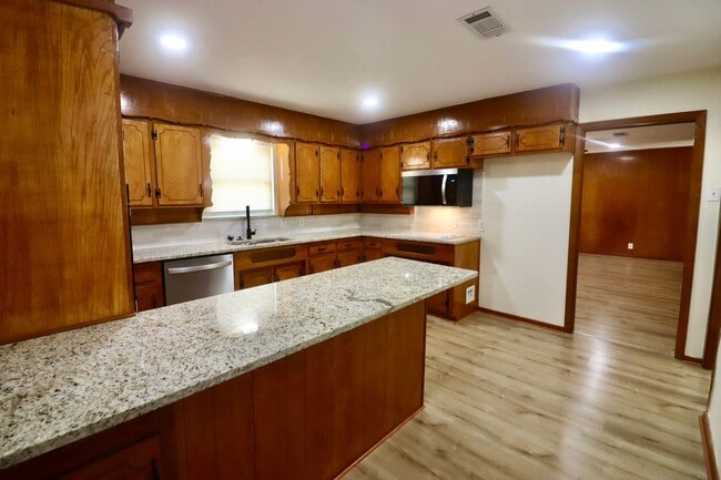 Building Photo - FOR LEASE in Brock ISD!! Updated 3 BR - 2 ...
