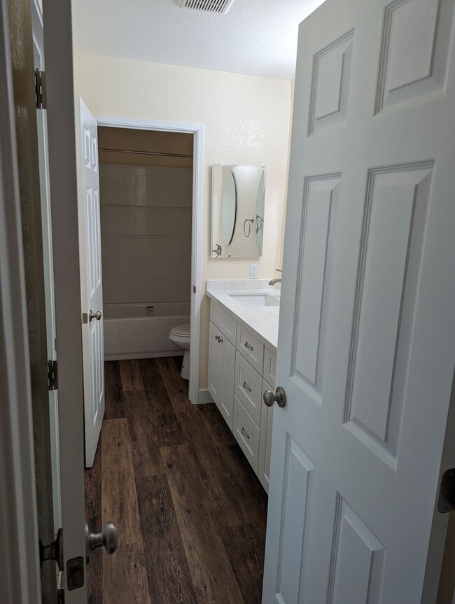 Building Photo - Upgraded 2 Story 2 Bed/1.5 Bath Condo