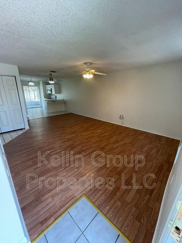 Building Photo - 161 Rebecca Dr NE