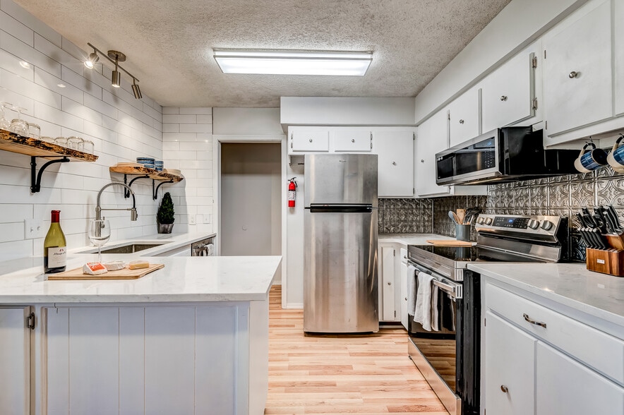 Building Photo - 705 N Dryden Cir