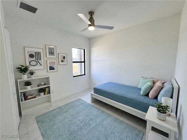 Building Photo - 1027 Kismet Pkwy W