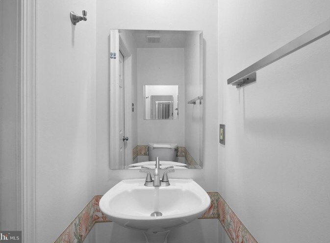 Building Photo - 907 Lake Overlook Dr