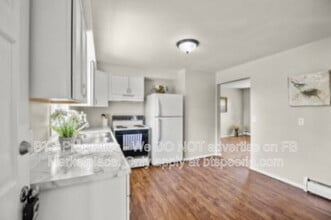 Building Photo - 305 N Pleasant View St