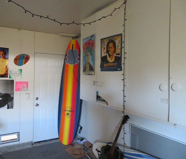 Building Photo - Prime Westside Location! Close to UCSC & B...
