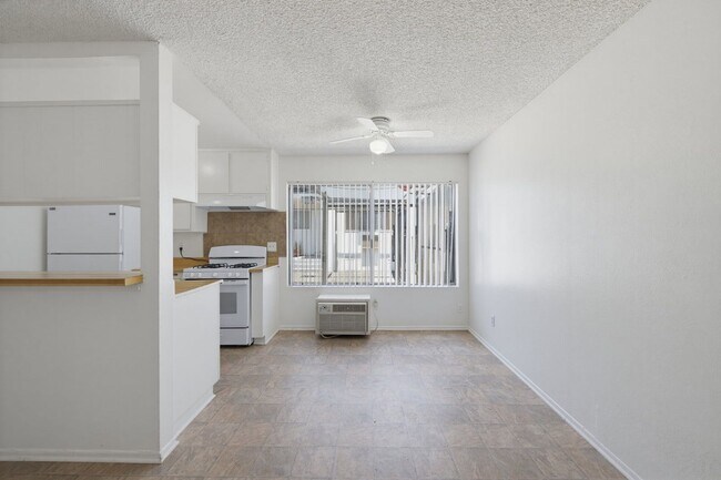 Building Photo - 6907 Whitsett Ave