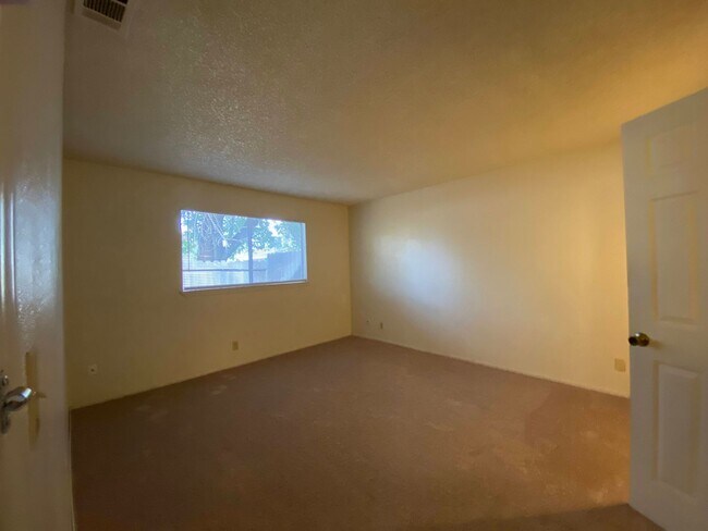 Building Photo - 2651 Burlington Pl