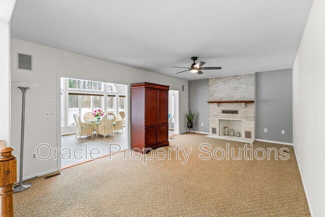 Building Photo - 8009 Frontier Dr