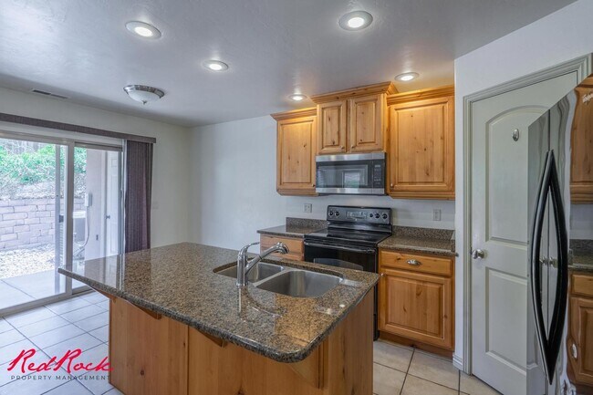 Building Photo - 3 Bedroom Townhome In Fossil Hills!