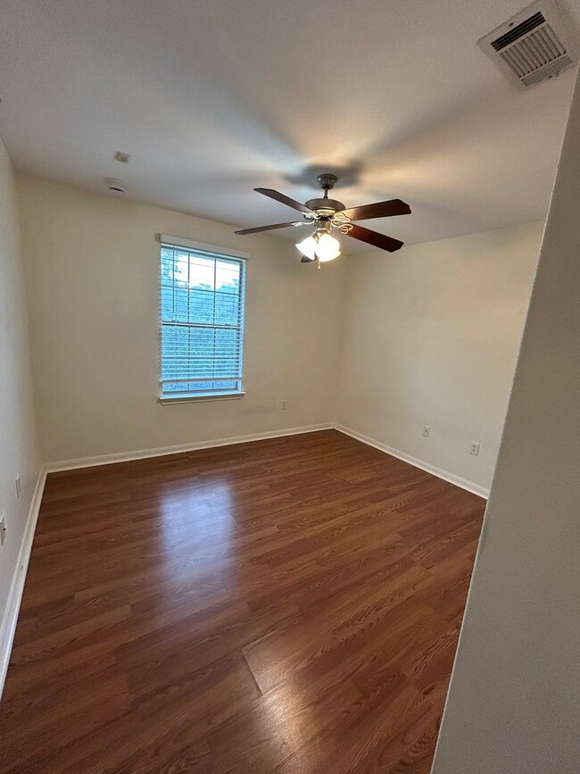 Building Photo - Medical Center Condo!