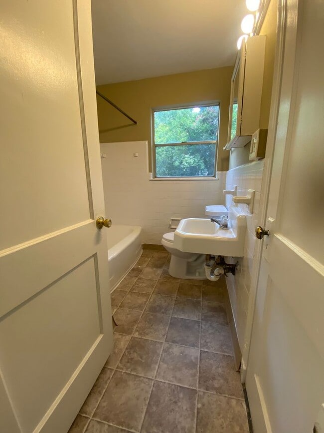 Building Photo - 3129 Baker Cir