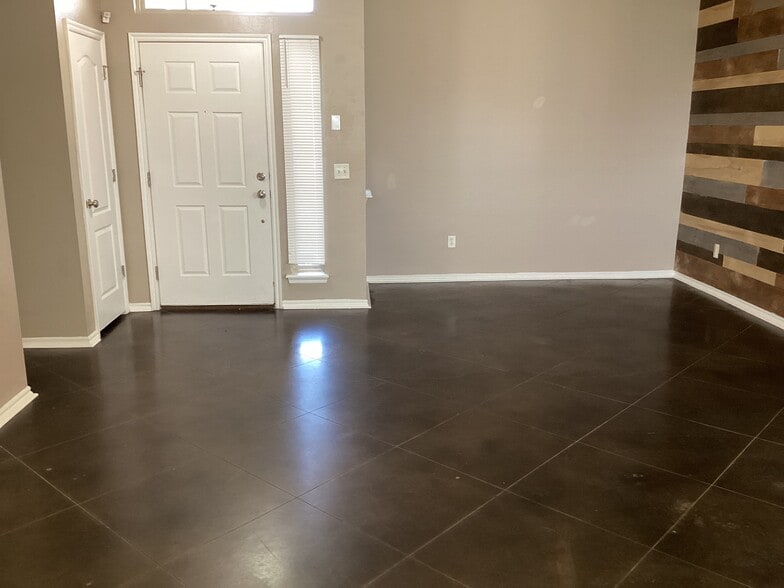 Building Photo - 600 SW 159th Terrace