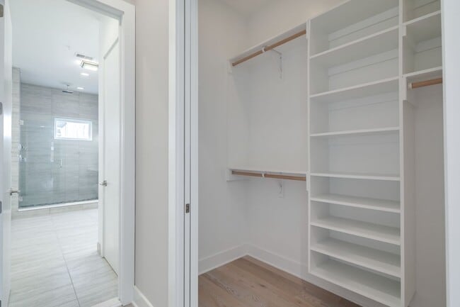 Building Photo - Northern Liberties Townhome with Parking