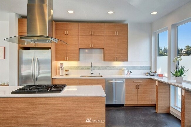 Building Photo - 4507 SW Oregon St
