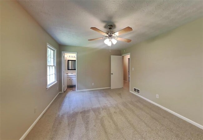 Building Photo - 6250 Silver Spur Dr