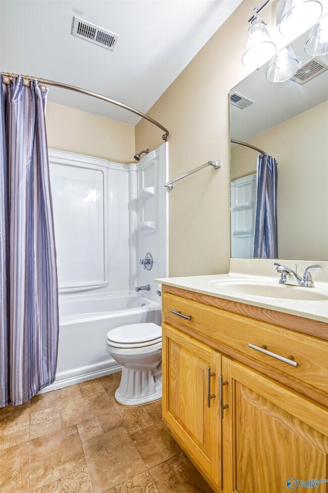 Building Photo - 2008 Burlingame Dr SE