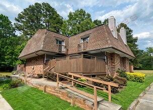 Building Photo - Beautiful 2 bedroom 2.5 bath Condo w/ 2 Reserved Parking Space @ Finley Forest, Chapel Hill, Avai...