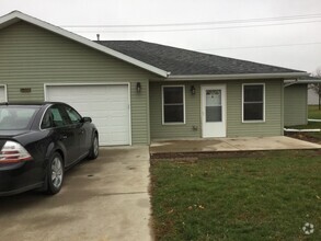 Building Photo - Tama Iowa Duplex