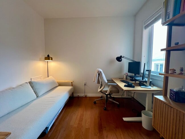 Building Photo - Gorgeous 2-Bed/2-Bath Condo in the Heart of Old City! Available August 1st!