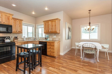 Kitchen/Dining area - 2014 E Mountain Man Dr