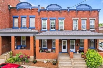 Building Photo - Beautiful 3 Bed/1 Bath in Pittsburgh's Lawrenceville Neighborhood - Prime Location!! - Available ...