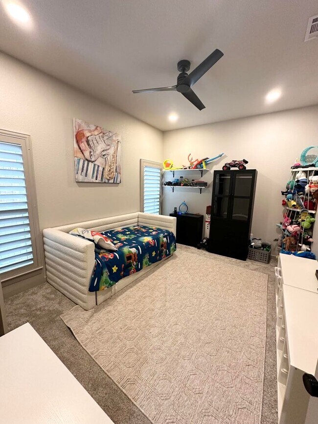 Building Photo - 4 Bedroom 3 Bathroom for Rent