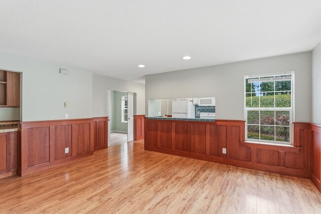 Building Photo - Ground Level 2 Bedroom Condo in Charbonneau Community